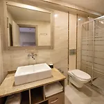 فندق أوريا 3*